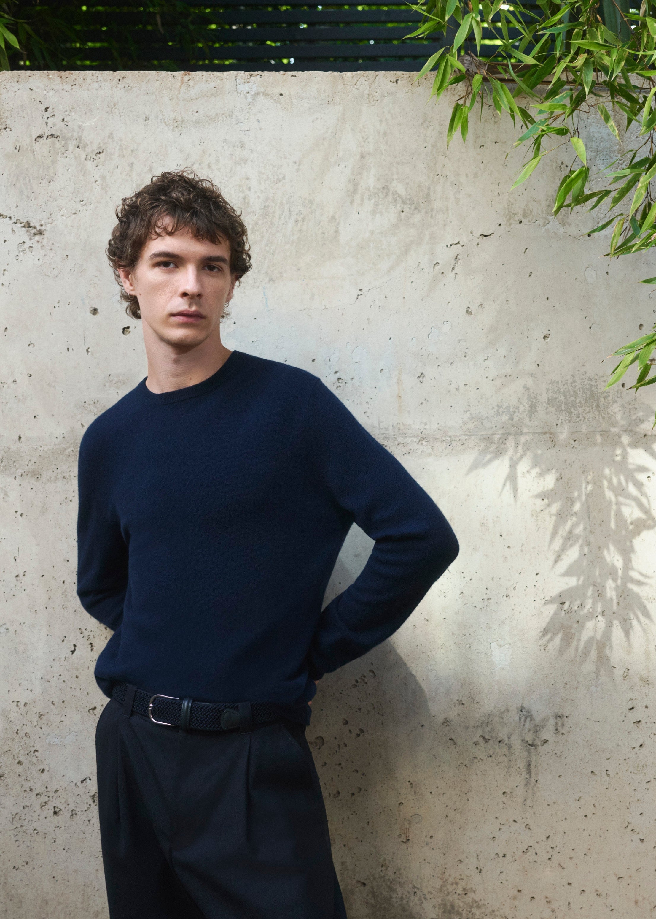 Pringle of Scotland Men's Classic Cashmere Round Neck Jumper in Navy