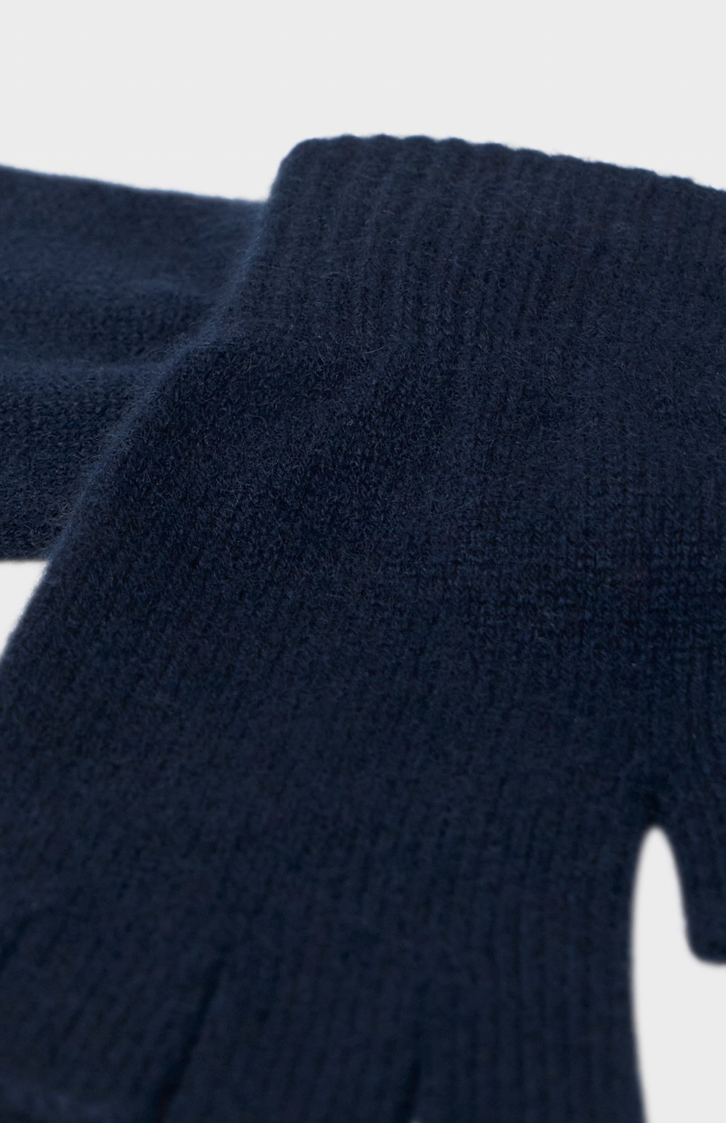 Pringle of Scotland Fingerless Cashmere Gloves In Navy showing knit detail