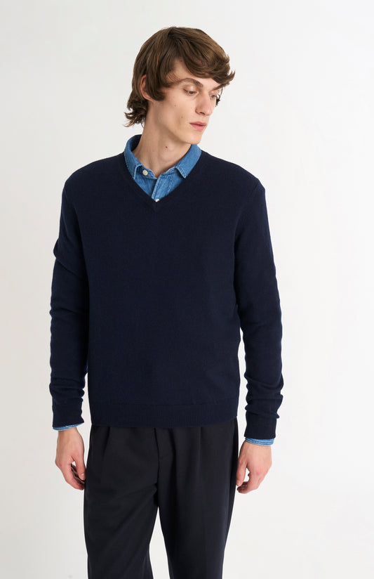 Pringle of Scotland Men’s Cashmere V-Neck Jumper In Navy Blue on model