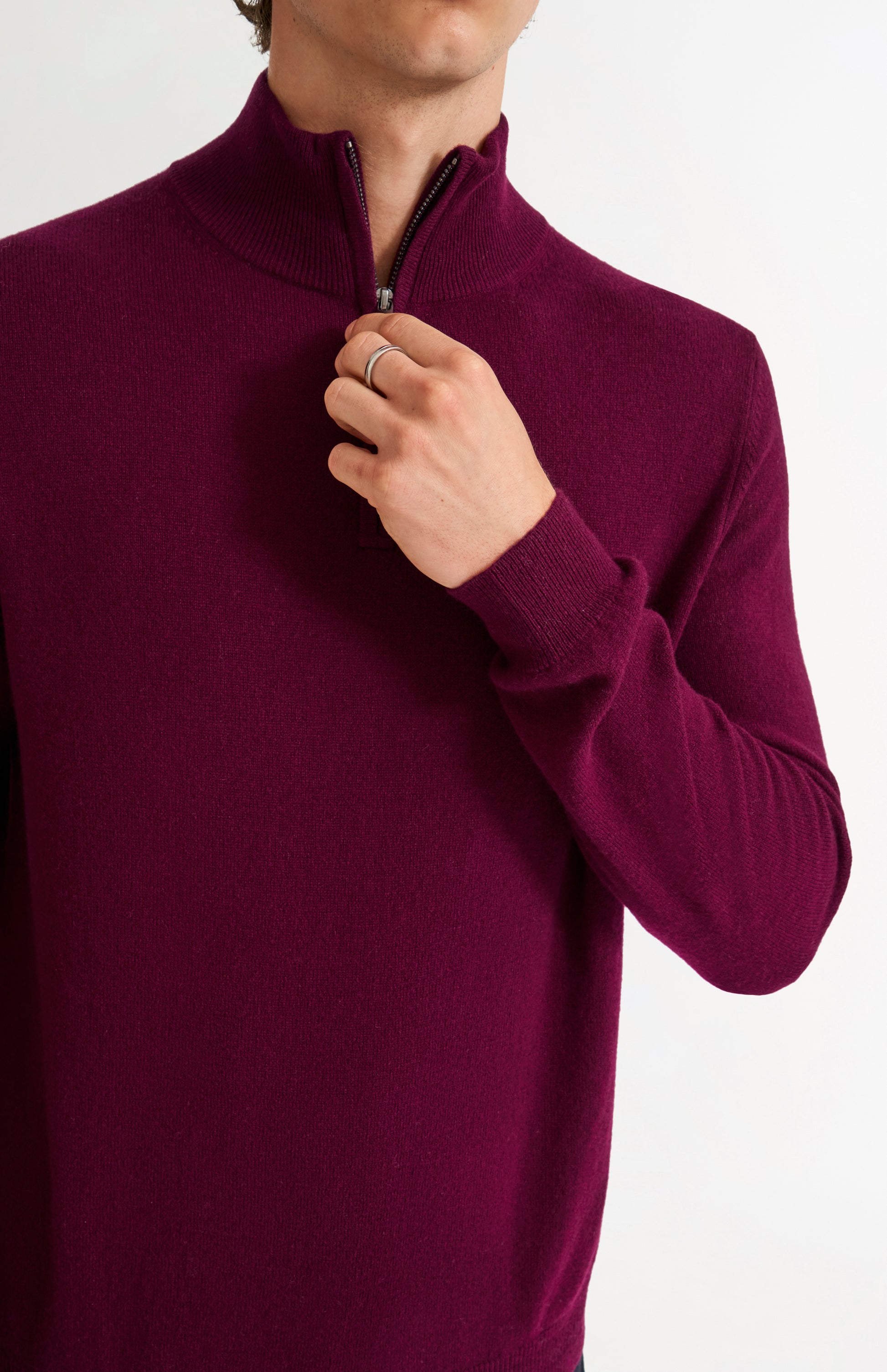 Pringle of Scotland Men's Quarter Zip Cashmere Jumper Classic In Burgundy zip detail
