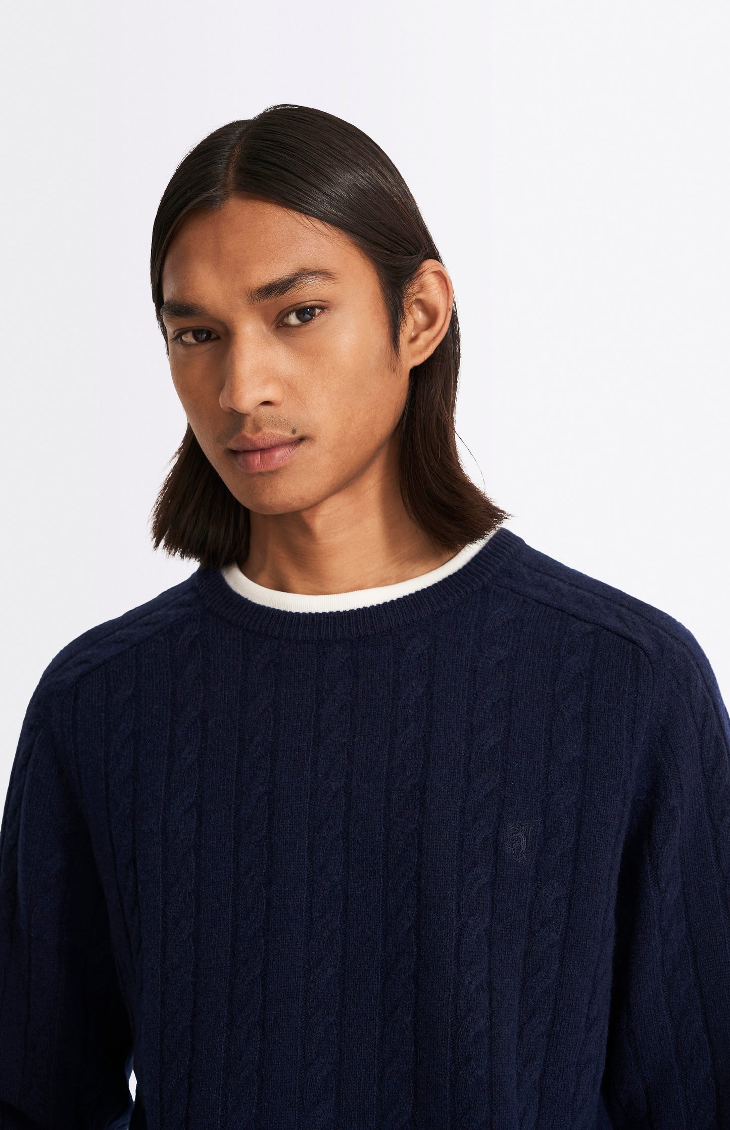 Pringle Men's Round Neck Cable Knit Lambswool Jumper in Midnight neck detail